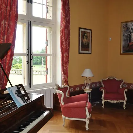 Chateau Logis De Roche Tatil Evi