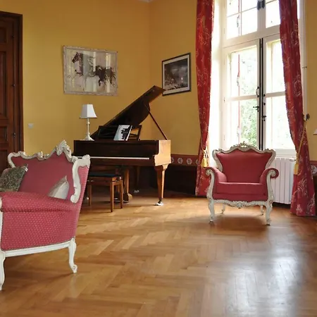 Chateau Logis De Roche Tatil Evi *