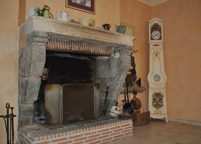 Chateau Logis De Roche